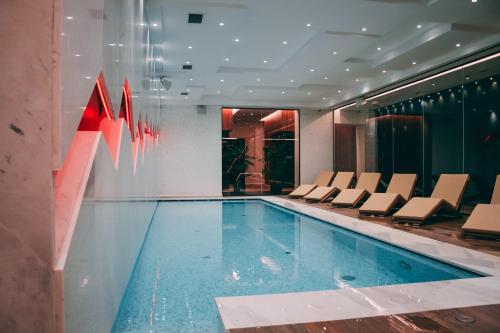 Hotel Austria & Bosna tesisinde veya buraya yakın yüzme havuzu