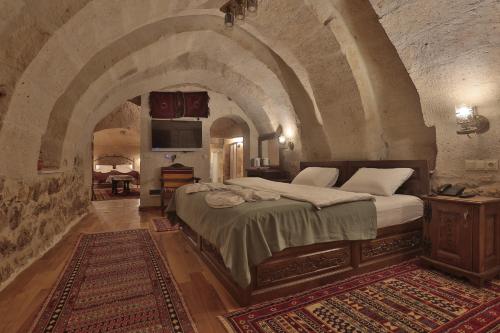 เตียงในห้องที่ Yoruk Stone House