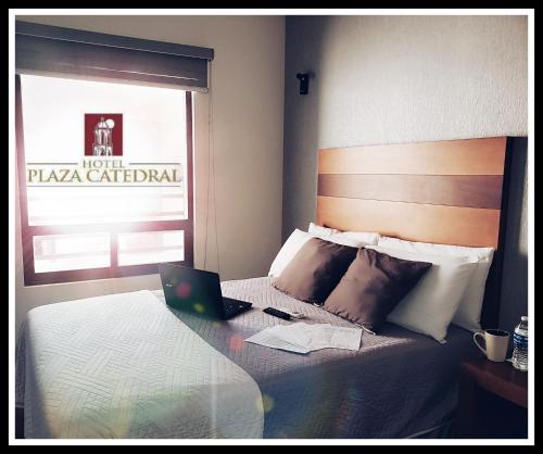 Ένα ή περισσότερα κρεβάτια σε δωμάτιο στο Hotel Plaza Catedral