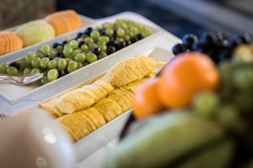 Еда / где поесть недалеко от отеля