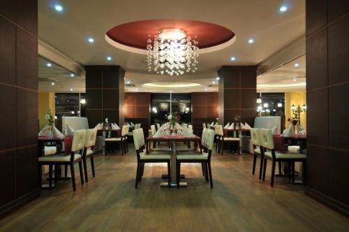 Restoranas ar kita vieta pavalgyti apgyvendinimo įstaigoje Gold City Private Villa 3+1 with Free AquaPark