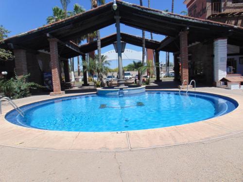 a large swimming pool in front of a building at Hotel El Rancho in Navojoa