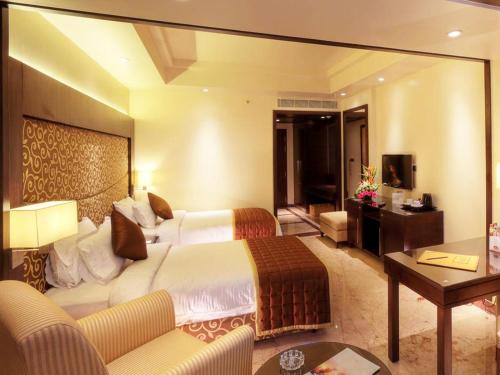 Posezení v ubytování Anandha Inn Convention Centre and Suites