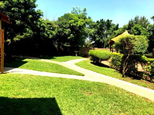Jardín al aire libre en Ankuweni Guest house