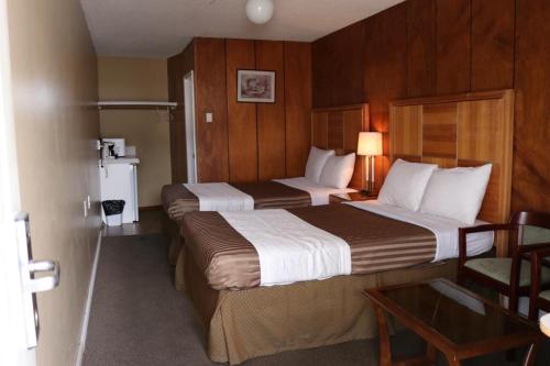 Postel nebo postele na pokoji v ubytování Plaza Motel