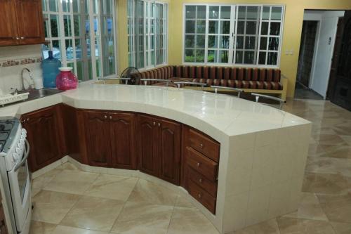 Kuchyň nebo kuchyňský kout v ubytování Preciosa Casa Maya Alberca y Jacuzzi Jiutepec Cuernavaca
