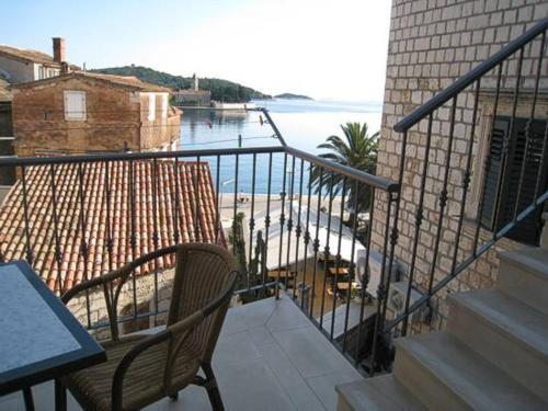 a balcony with a table and chairs and the ocean at Bed & Breakfast Dionis Vis in Vis