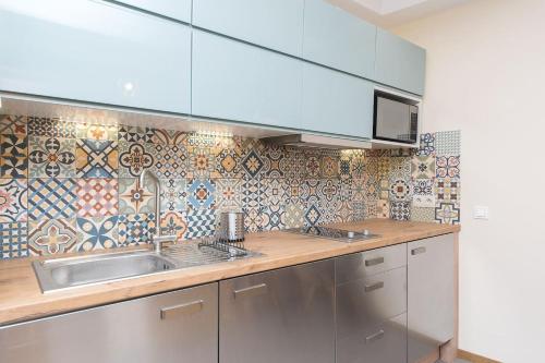 Kuchyňa alebo kuchynka v ubytovaní PRIVATE FLAT IN HEART KRAKOW p4you pl