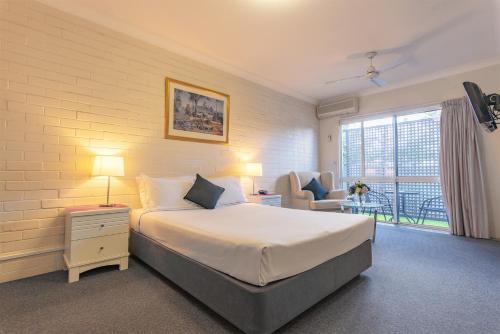 Ένα ή περισσότερα κρεβάτια σε δωμάτιο στο Benson Court Motel