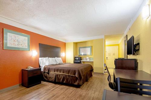 Gallery image of Economy Inn & Suites in Denton