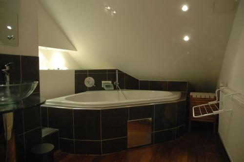 Kúpeľňa v ubytovaní Ruhige, große Ferienwohnung am Mühlberg, Stadtrand
