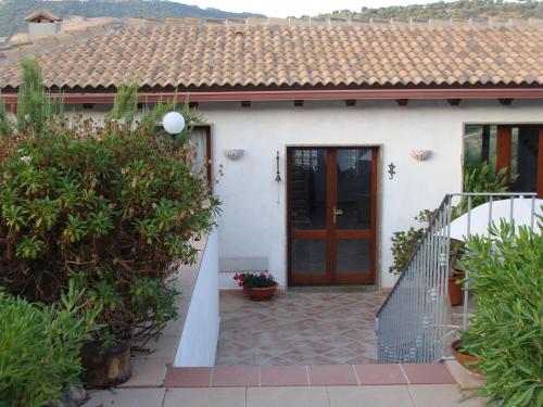 a house with a staircase leading to a door at Affittacamere Valverde di Naitana Rita in Alghero