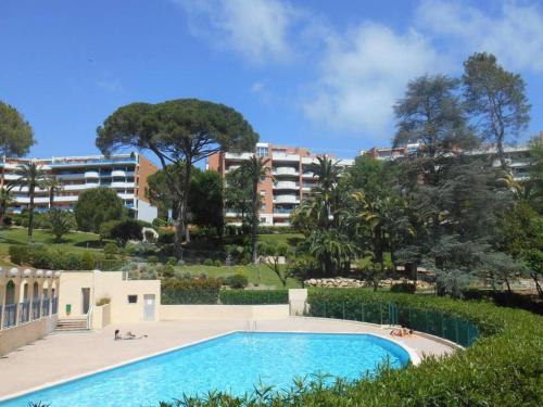 Appartement proche plages dans superbe résidence avec piscine, tennis et  Wifi, Cannes, France - Booking.com