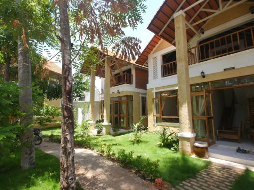 Κήπος έξω από το Coconut Garden Mui Ne