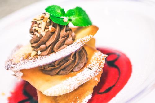 Makanan di atau berdekatan hotel