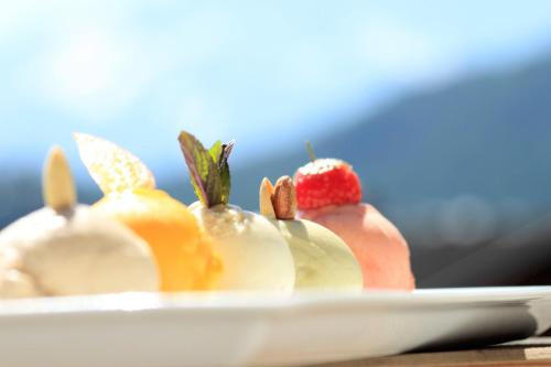 Makanan di atau berdekatan hotel