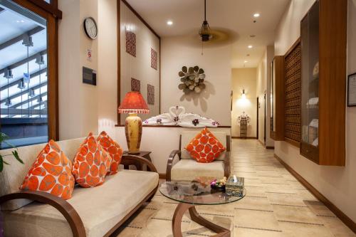 Ruang duduk di Deevana Plaza Krabi Aonang