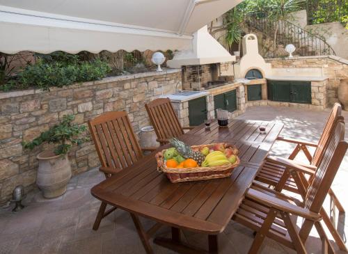 Exceptional Villa in Voula near the sea