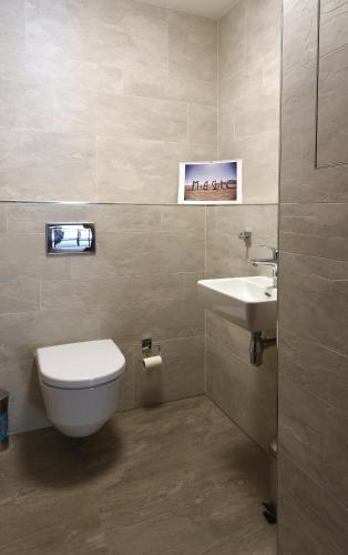 Ένα μπάνιο στο Luxury Apartments Adelka