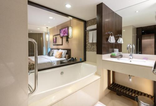 Koupelna v ubytování A-One Pattaya Beach Resort
