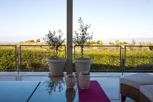Балкон или терраса в Country Villa Peloponnese with tennis court and pool