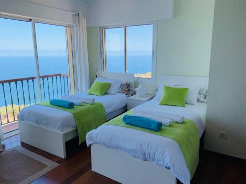 Posteľ alebo postele v izbe v ubytovaní Villa OCEAN Infinity heated pool optional