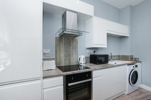 A kitchen or kitchenette at Arena Apartments - Stylish and Homely Apartments by the Ice Arena with Parking