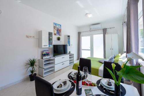 Studio Apartment & Room TEN - Free parking
