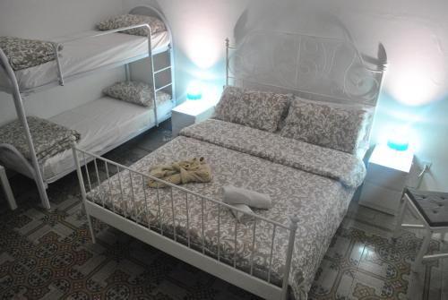 En eller flere senger på et rom på Sunrise Hostel & Rooms
