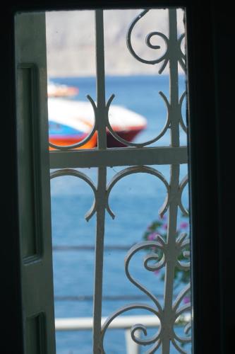 Imagen de la galería de Apartment Gialos, en Symi