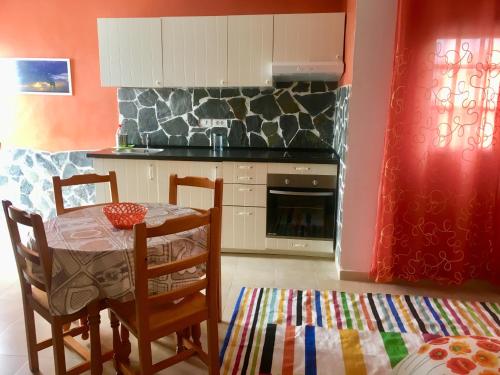 Kuchyň nebo kuchyňský kout v ubytování Finca Arcoíris Tenerife VV