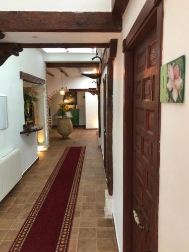 a hallway with a door and a tile floor at Retiro del Teatro Almagro in Almagro