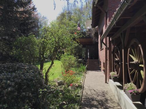 a walkway next to a building with a garden at Haus am See in Schiffdorf