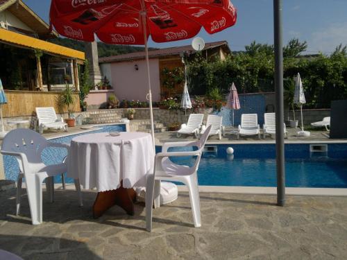 Bazén v ubytování Hotel Poseidon nebo v jeho okolí