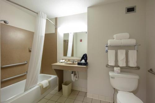 a bathroom with a toilet a sink and a bathtub at La Quinta by Wyndham Springfield Airport Plaza in Springfield