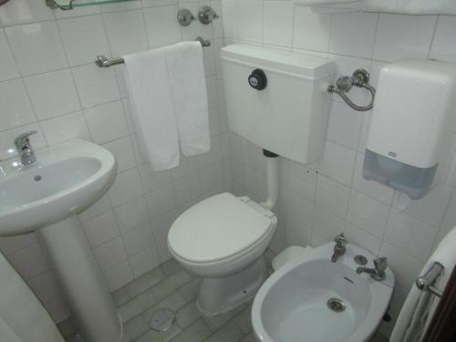 Ванная комната в Pensão Residencial Luanda