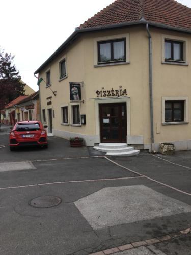 Makk Marci Panzió 3910 Tokaj, 1 liget köz kép - 3