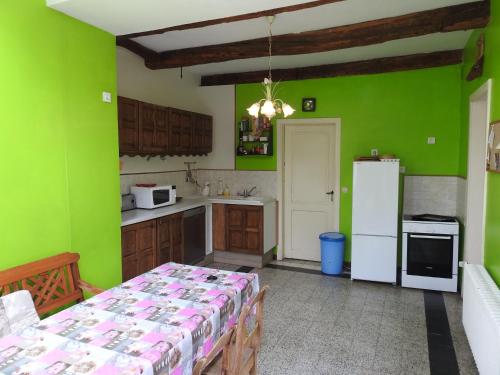Η κουζίνα ή μικρή κουζίνα στο Ancien relais de la diligence
