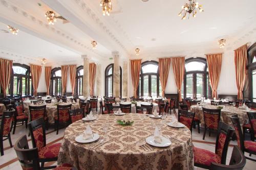 Φωτογραφία από το άλμπουμ του Hotel Palace σε Băile Govora