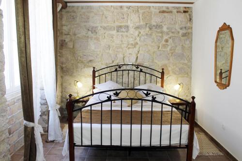 a bed in a room with a stone wall at Apartments D&N in Vis