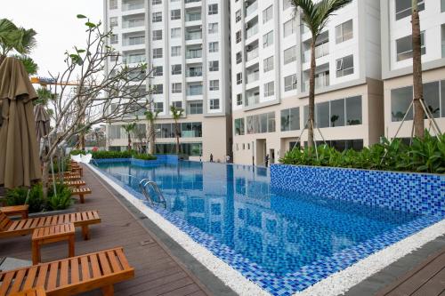 Bazén v ubytování Hi-Home HALONG BAY Apartment SEA VIEW nebo v jeho okolí