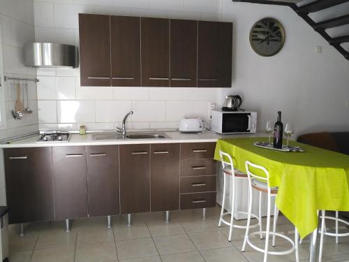 Dapur atau dapur kecil di Apartamento El Almendrero