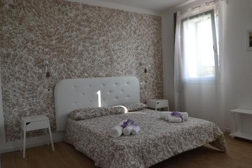 a bedroom with a bed with flowers on it at Co.Me 563 in Dolo