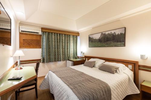 Кровать или кровати в номере Hotel Bella Italia