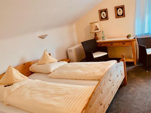 Llit o llits en una habitació de Landhaus Kürrenberg