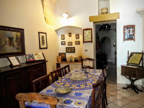 A restaurant or other place to eat at Casa a Corte - Il Tramontana