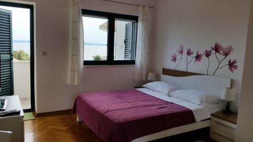 Galeriebild der Unterkunft House next to beach with AC, WiFi, parking in Kožino