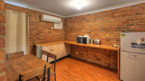 A kitchen or kitchenette at Wondai Colonial Motel