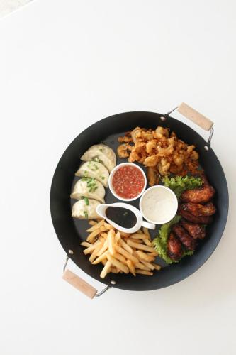 Makanan di atau berdekatan resort