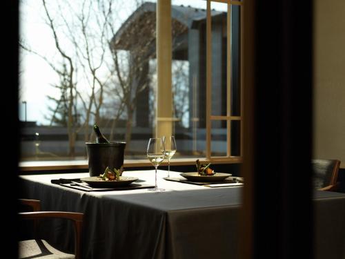 a table with two glasses of wine on it at Lake Shikotsu Tsuruga Bessou AO no ZA in Chitose